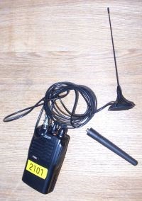 Walkie talkie with optional magnetic mount anternna for use in vehicles
